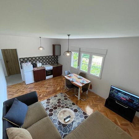 Entire 1-Bedroom Apartment With Free Parking ポドゴリツァ エクステリア 写真