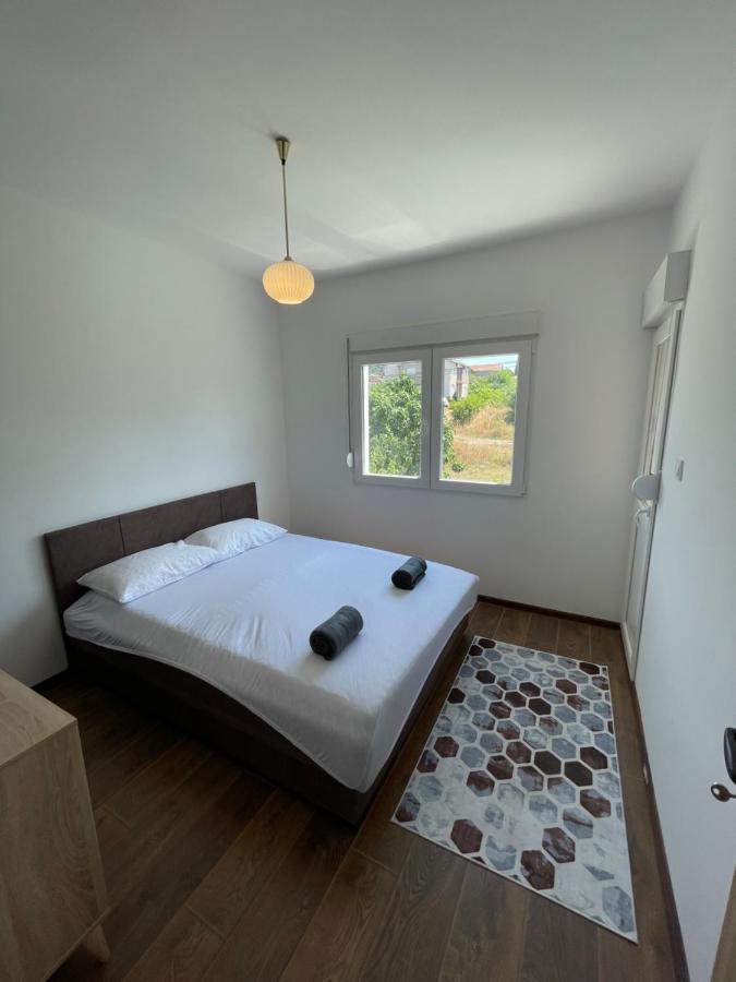 Entire 1-Bedroom Apartment With Free Parking ポドゴリツァ エクステリア 写真