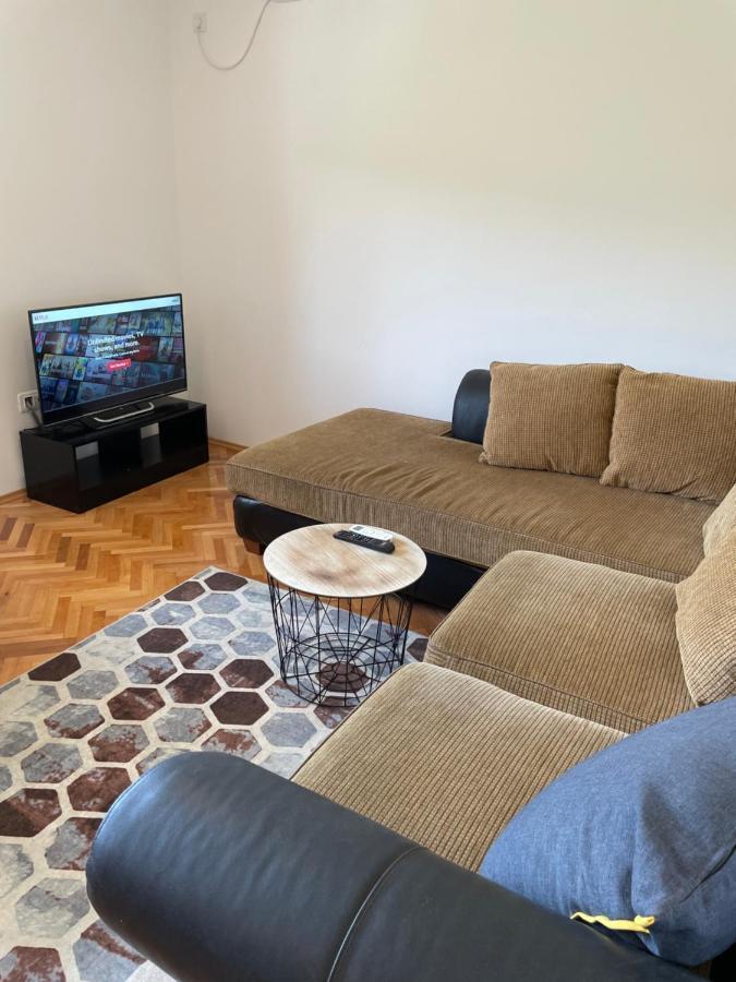 Entire 1-Bedroom Apartment With Free Parking ポドゴリツァ エクステリア 写真