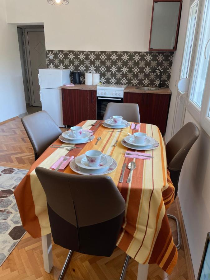Entire 1-Bedroom Apartment With Free Parking ポドゴリツァ エクステリア 写真